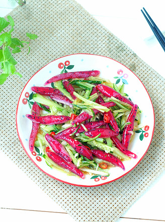 Dragon Fruit Fish with Cold Salad
