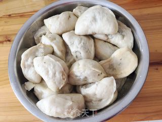 Steamed Dumplings with Pork and Shrimp Tongs Stuffed with Grass recipe