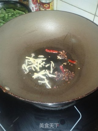 Hand-made Noodles are Also Steamed in The Sauna-----simmered Noodles with Beans and Ribs recipe