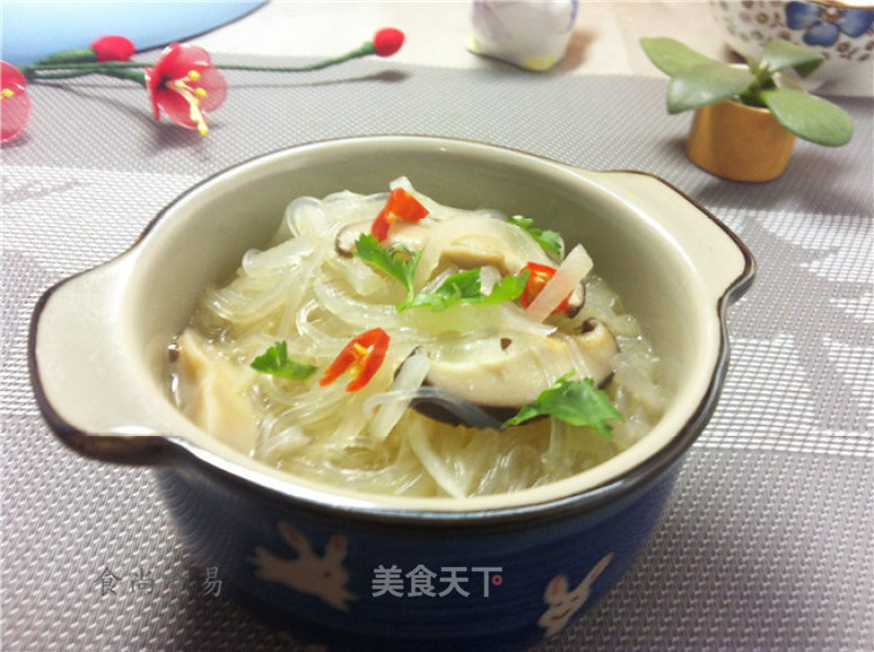 Chicken Broth with Radish Crystal Vermicelli