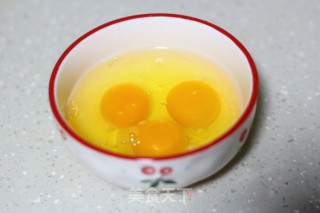 Stir-fried Mushroom and Egg with Crab Flavor with Leek recipe