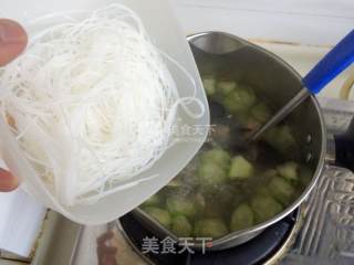 Loofah and Fungus Vermicelli Soup recipe