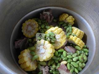 Green Soy Bean Corn Meat Bone Soup recipe