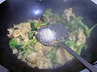 Scrambled Eggs with Broccoli recipe