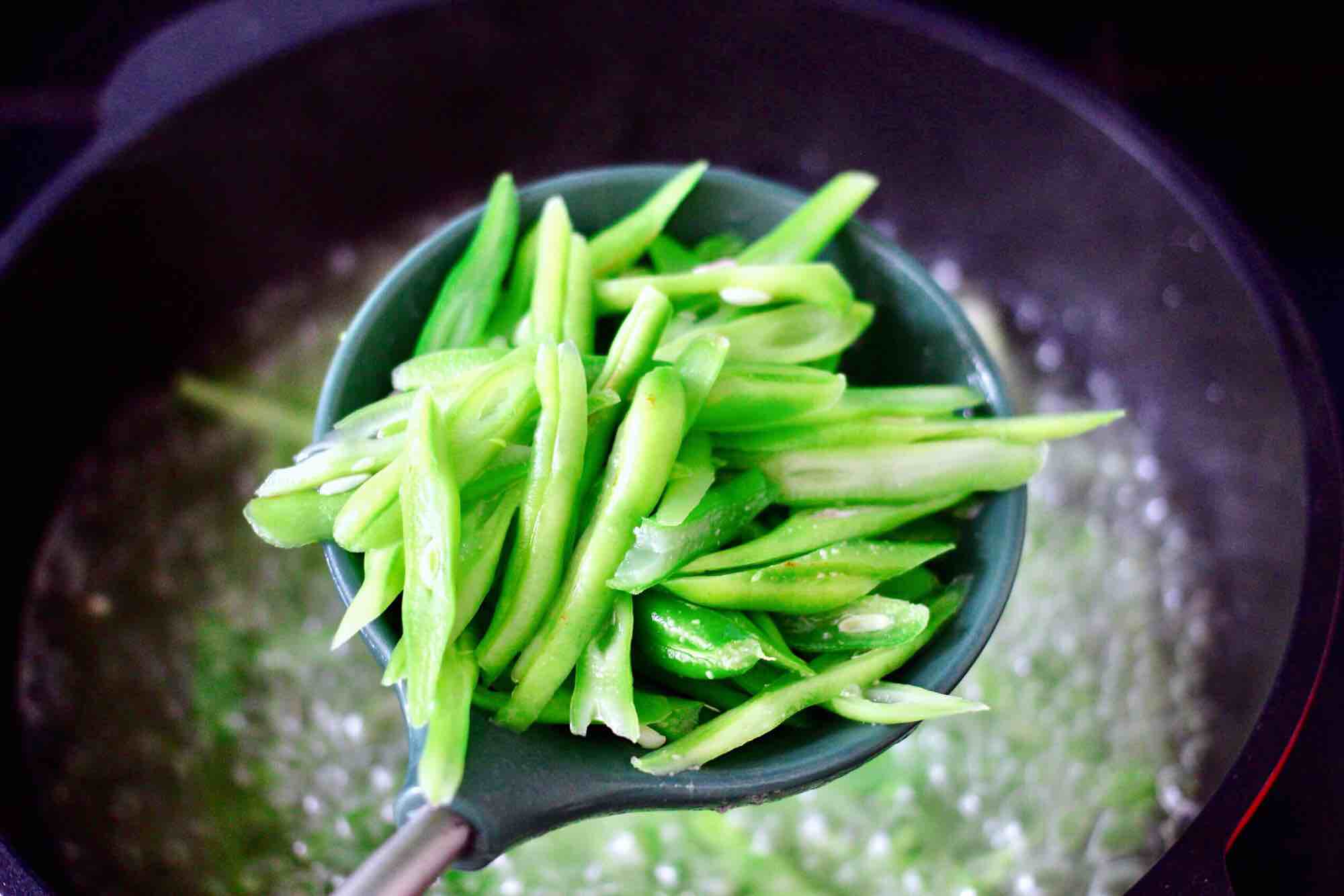 Stir-fried Scallop Meat with String Beans recipe