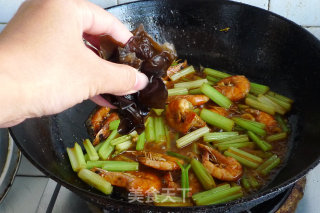 Fried Prawns with Celery recipe