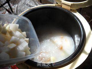 Braised Noodles with Pickled Carrots recipe