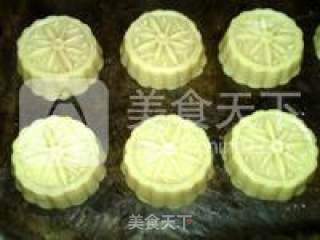 Cantonese Style Coconut Heart Lotus Paste Mooncake recipe