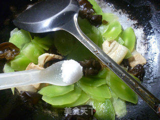 Fried Lettuce with Sliced Pork and Black Fungus recipe