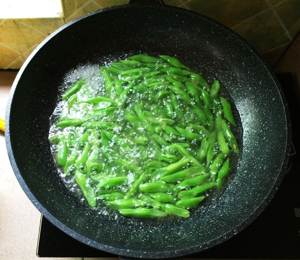 Stir-fried Pork Heart with Green Beans recipe