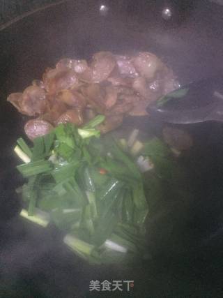 Stir-fried Sausage with Garlic recipe