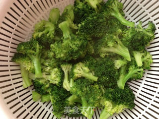 Stir-fried Broccoli with Sweet and Sour Garlic Tomato Sauce recipe