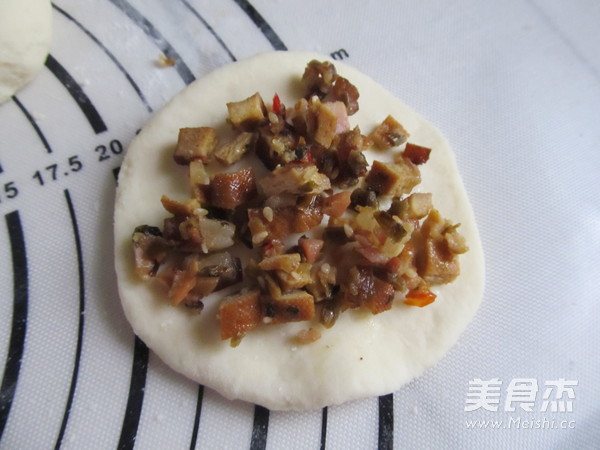 Bacon Sprouts Steamed Buns recipe