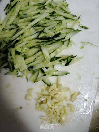 Tofu Skin Mixed with Cucumber recipe