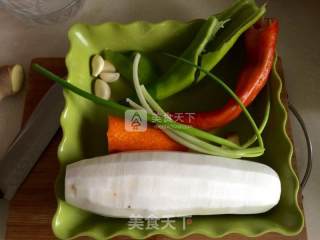 Stir-fried Shredded Pork with Hot Pepper and White Radish recipe