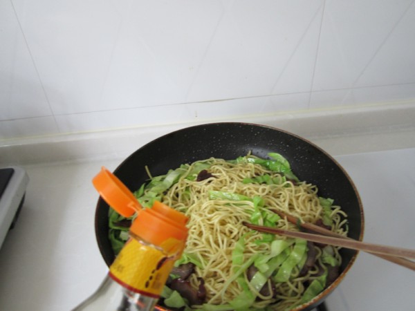 Fried Noodles with Barbecued Pork recipe