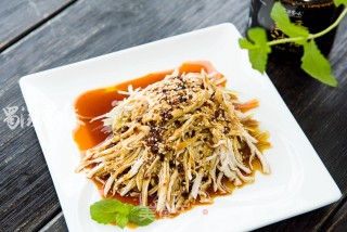 [shredded Chicken in Red Oil] A Cold Dish Suitable for Summer ~ Rich in Nutrients, Crisp and Refreshing recipe