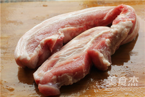 Daylily Roasted Pork Belly recipe