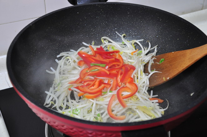 Stir-fried Shredded Pork with Bean Sprouts recipe