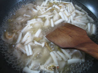 Mustard Shredded Seafood and Mushroom Dumplings recipe