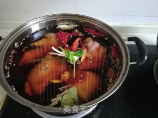 Spiced Braised Pork Trotter recipe