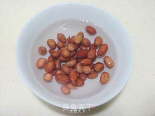 Peanuts, Red Dates and Chicken Feet Soup recipe