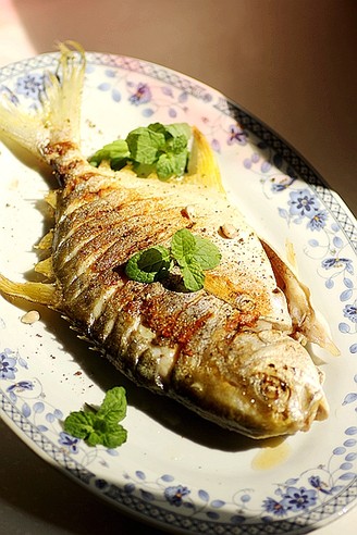 Fried Pomfret with Pepper, Salt and Lime recipe