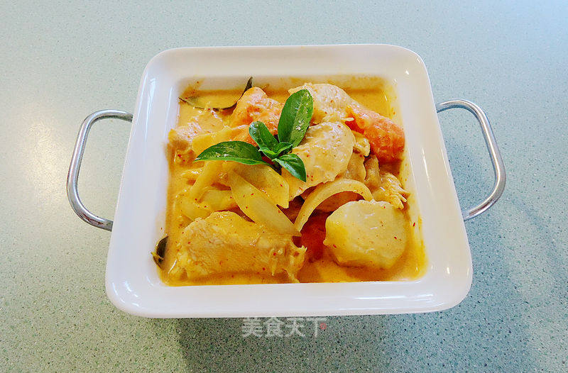 Red Curry with Boiled Potatoes and Chicken Breast