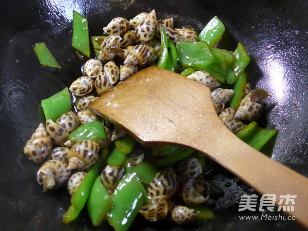 Stir-fried Snails with Hot Pepper recipe