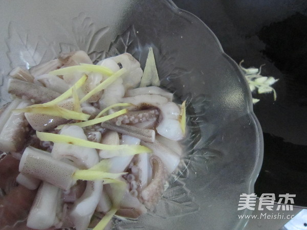 Stir-fried Snow Peas with Octopus recipe