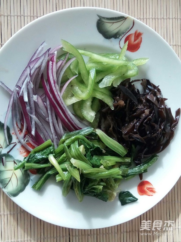 Fried Noodles with Shredded Pork recipe