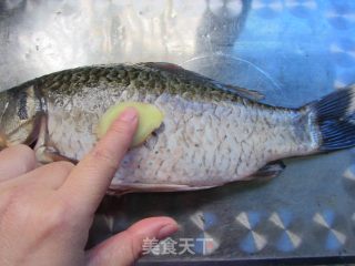 Bean Sprouts and Crucian Carp Soup recipe