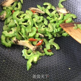 Stir-fried Abalone with Bitter Gourd recipe