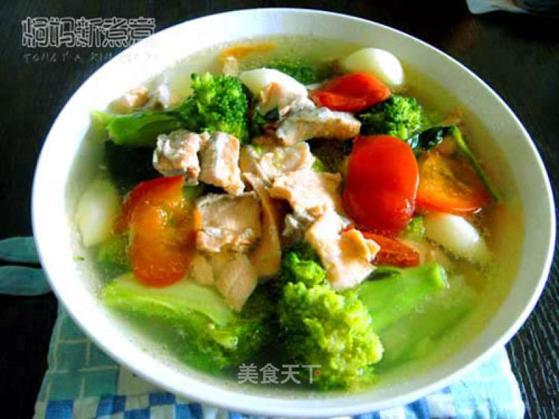 Salmon Broccoli Garlic Soup