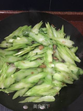 Stir-fried Vegetable Stem with Oil Dregs recipe