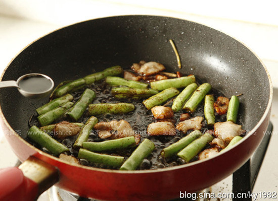 Braised Noodles with Beans recipe