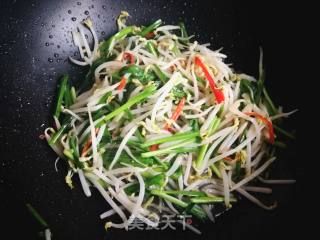 Stir-fried Leek with Mung Bean Sprouts recipe