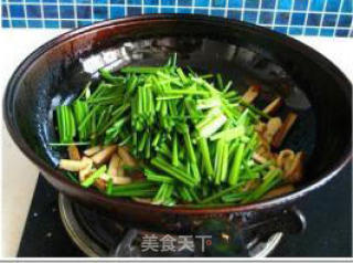 Stir-fried Dried Tofu with Leek and Moss recipe