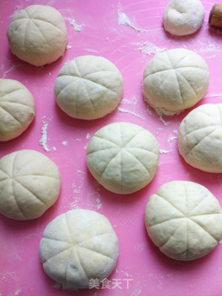 Shrimp Fried Buns with Leek recipe