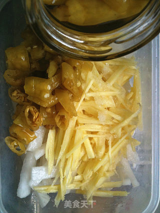 A Must-have for Summer Cold Dishes-pickled Pepper and Shredded Carrot recipe