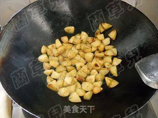 [sichuan Cuisine] Stir-fried Peppers and Small Potatoes recipe