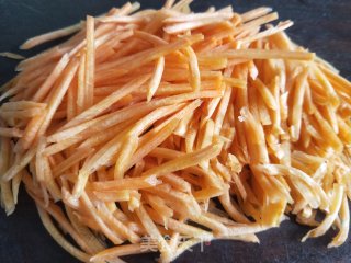 Stir-fried Shredded Pork with Carrots recipe