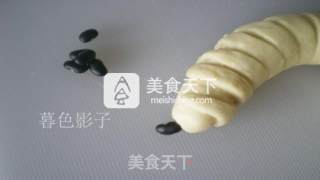 #aca烤明星大赛#caterpillar Bread with Cherry Sauce recipe