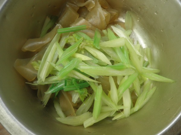 Celery Tossed with Vermicelli recipe