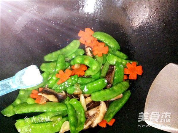 Winter Mushroom and Oyster Fragrant Snow Peas recipe