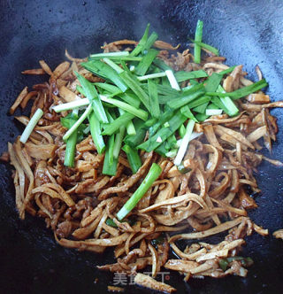 Stir-fried Leek with Fragrant Pork recipe