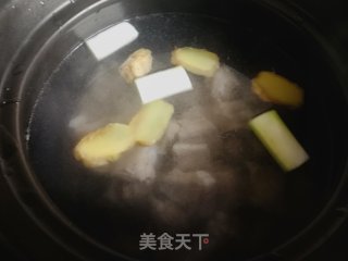 Stewed Pork Ribs with White Mushroom recipe