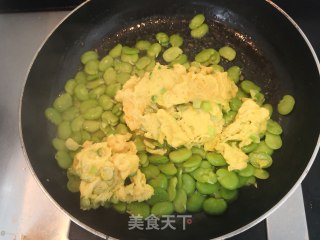 Fried Garlic Egg with Bean recipe