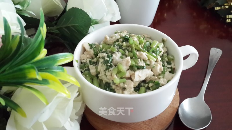 Stir-fried Small Tofu with Chrysanthemum recipe