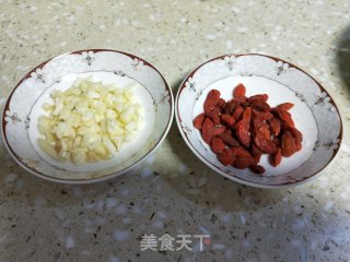 Stir-fried Loofah with Wolfberry recipe